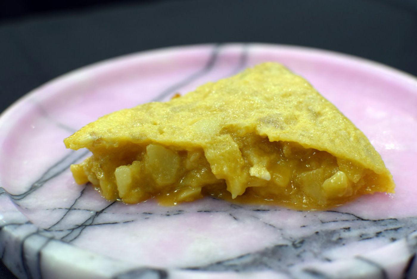 Día Mundial de la tortilla de patata: esta es la mejor de todo Madrid, con cebolla y cremosa. Fotos: Acyre
