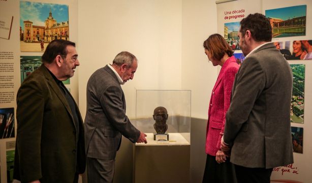 Una exposición en Conde Duque recorre la figura de Enrique Tierno Galván como alcalde de Madrid