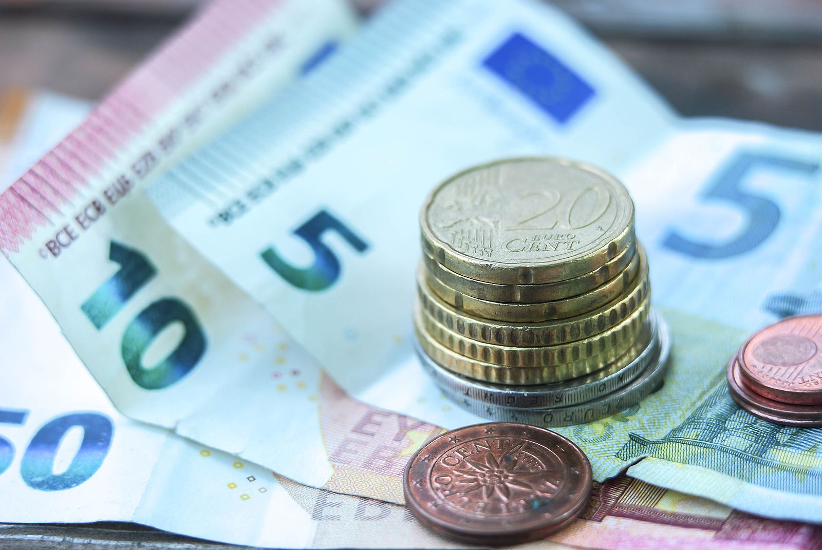 Así debes declarar el dinero que tienes en efectivo