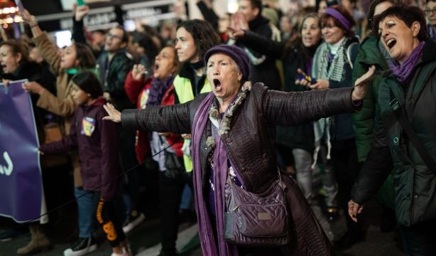 8M: las mujeres siguen siendo las que cuidan y todo apunta a que no va a cambiar