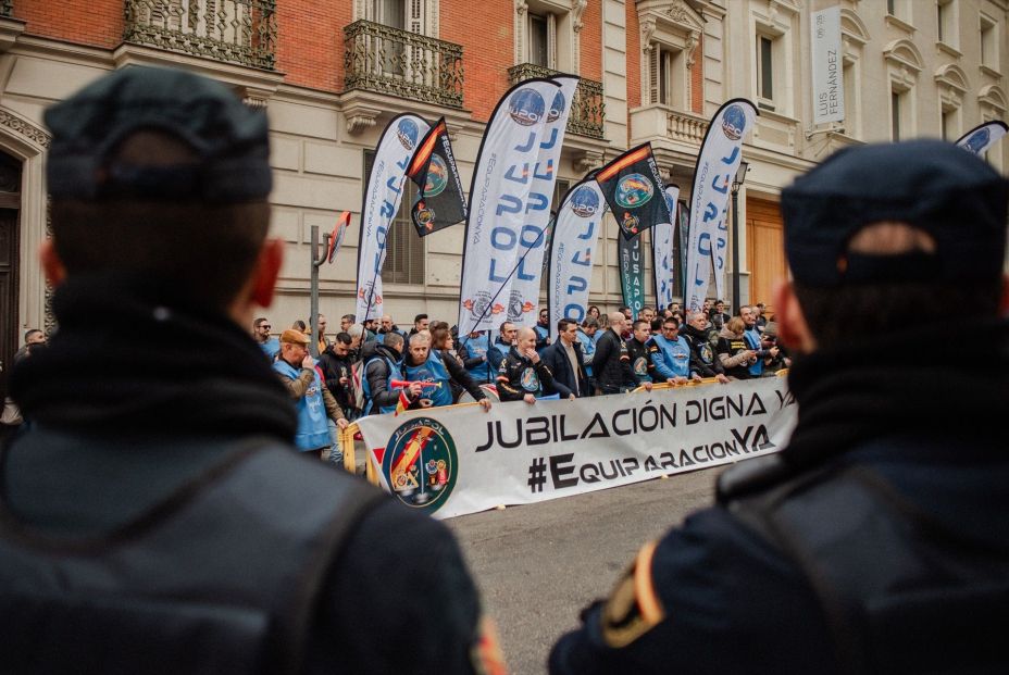 Fuertes críticas sindicales al plan del Gobierno de jubilación anticipada de policías nacionales