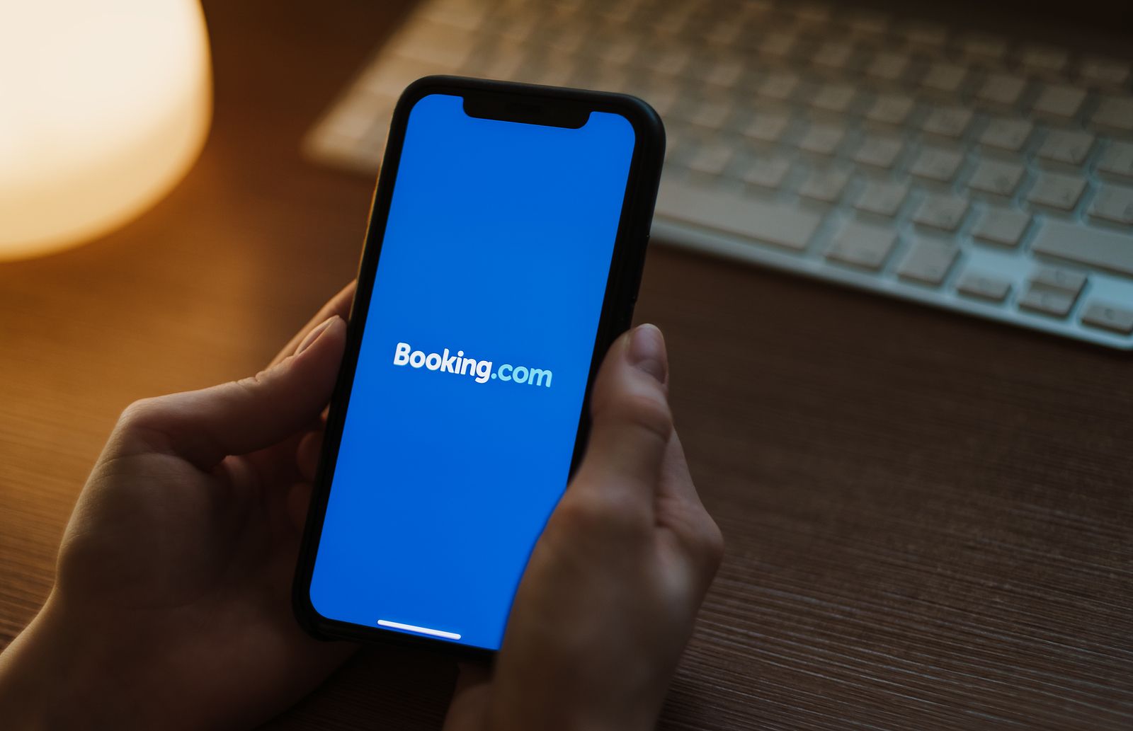 Una experta en ciberseguridad alerta de una estafa que suplanta a hoteles en Booking