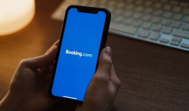 Una experta en ciberseguridad alerta de una estafa que suplanta a hoteles en Booking