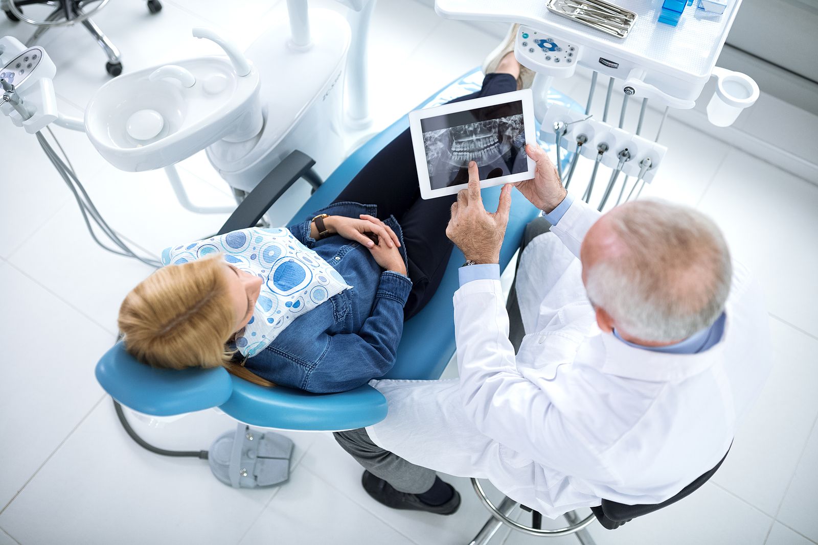 Las familias gastan más de 1.300 euros al año en productos y servicios sanitarios