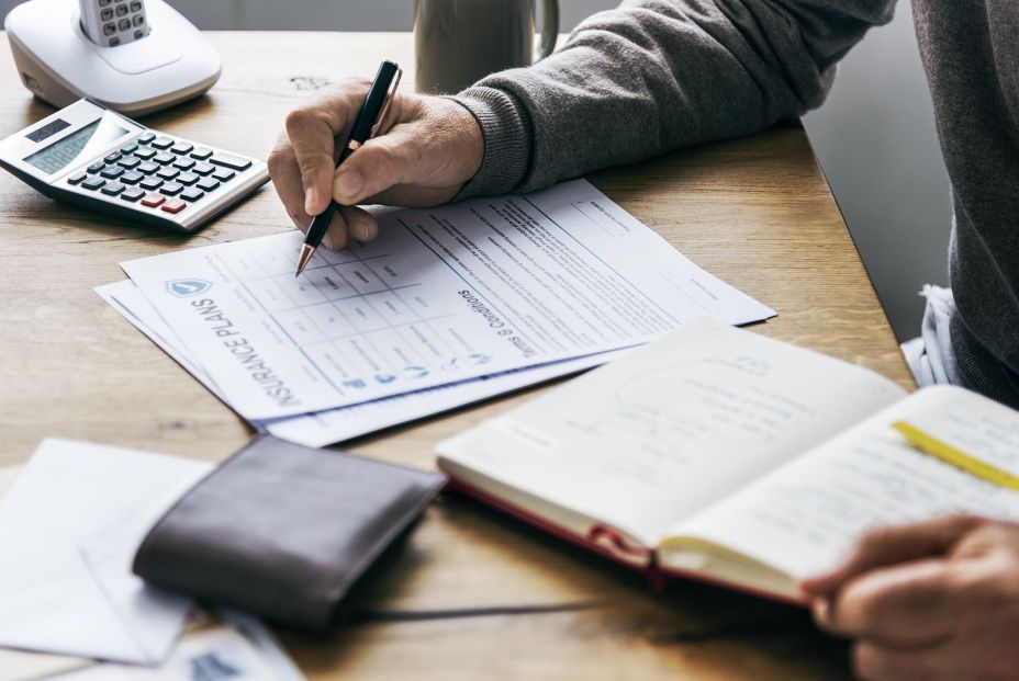 Edadismo y seguros: las pólizas de salud, decesos, vida o el coche, las que peor tratan a los sénior. Foto: bigstock