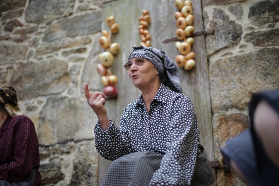 Una mujer participa en la celebración del Festival Son D’aldea en 2022, en Palas del Rei, Lugo. Fuente: Europa Press. Una mujer participa en la celebración del Festival Son D’aldea en 2022, en Palas del Rei, Lugo. Fuente: Europa Press.