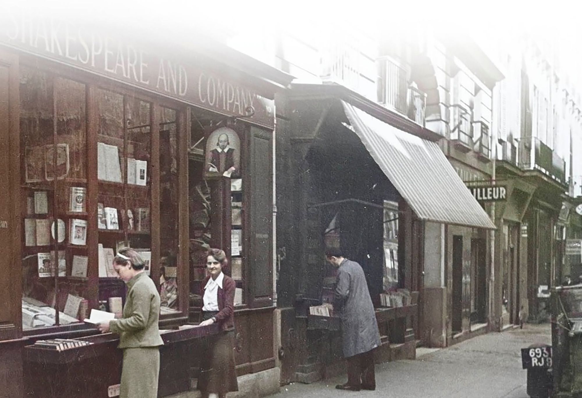 Ángel Esteban firma 'París en femenino', una "crónica de vida" de 30 escritoras 