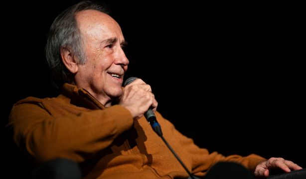 Serrat se convertirá en bisabuelo por partida doble