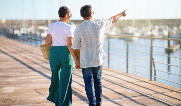 Cantabria lanza sus 'Rutas culturales senior' para los mayores de 55 años: destinos y precios (Bigstock)