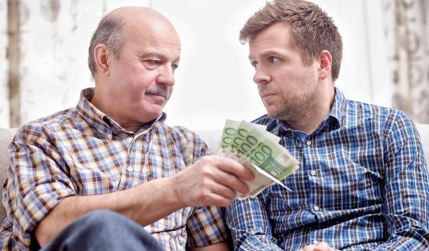 Solidaridad intergeneracional: las donaciones de padres a hijos registran cifras récord. Foto: bigstock