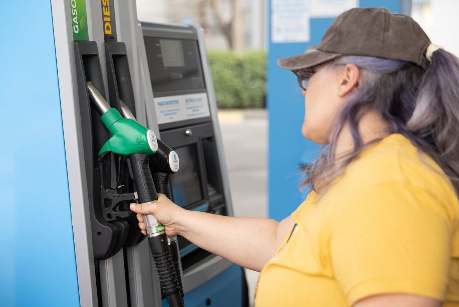 EuropaPress 7334528 repostaje gasolinera marzo 2026 madrid espana guerra iran elevado fuerza