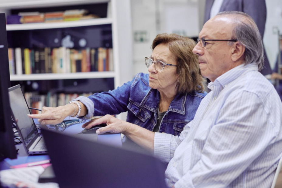 Fundación ”la Caixa” impulsa programas para mayores y personas con enfermedades avanzadas