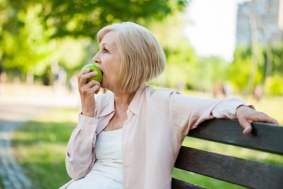 ¿Es cierto que una dieta rica en fibra es esencial para la salud de las personas mayores?