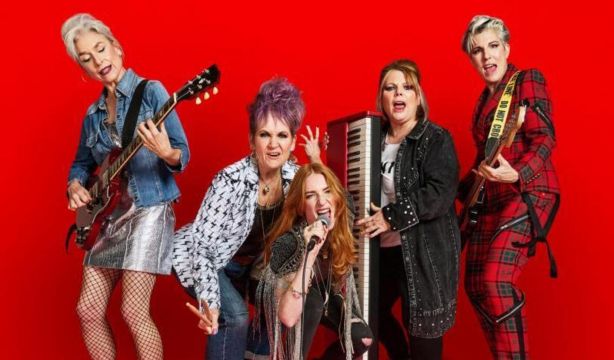 Menopausia, feminismo y punk: así es la serie 'Riot Woman'