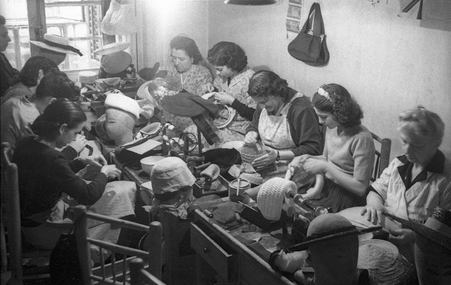 Alfonso XIII, la República, hombre en la luna... abren al público 200.000 fotos de Gerardo Contreras