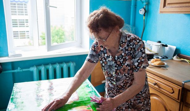 El drama de no cotizar: casi medio millón de personas viven con pensiones medias de 630 € al mes