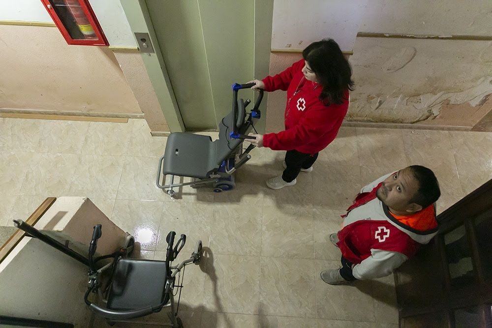 Cruz Roja ofrece ayudas de hasta 65.000 euros para reparar ascensores dañados por la dana. Foto: Europa Press.