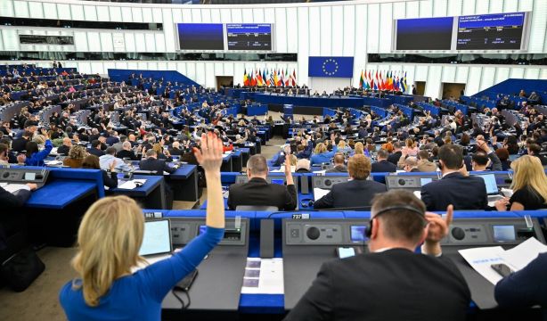 La Eurocámara pide actuar para erradicar la brecha salarial y de pensiones entre hombres y mujeres