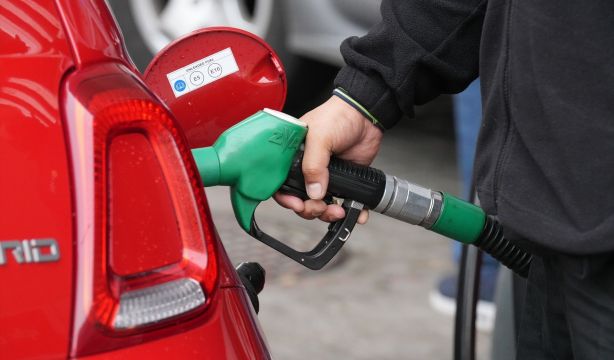 El diésel se dispara un 14% y confirma el 'sorpasso' a la gasolina, que sube un 8%