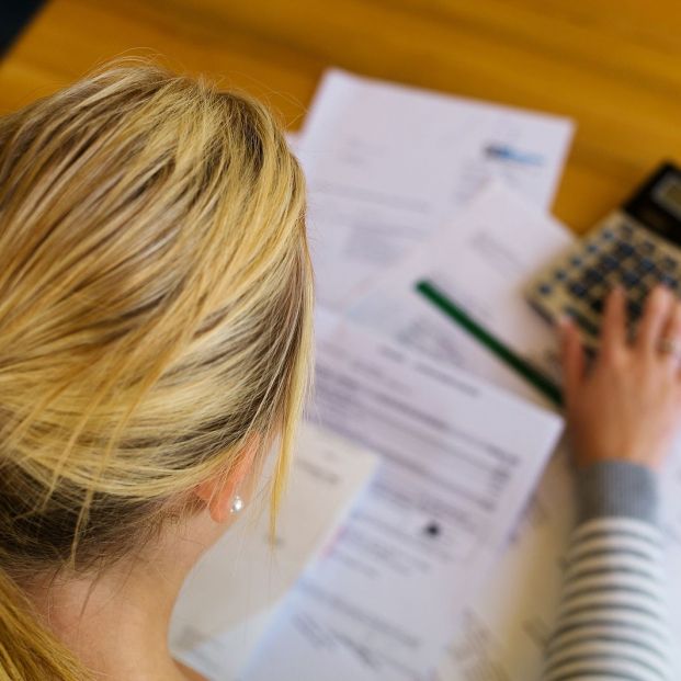 Tres de cada diez españoles tienen dificultades para pagar los gastos básicos del hogar. Foto: Bigstock.