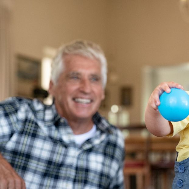 Padres sénior: un fenómeno minoritario pero con tendencia al alza, que desafía prejuicios de la edad