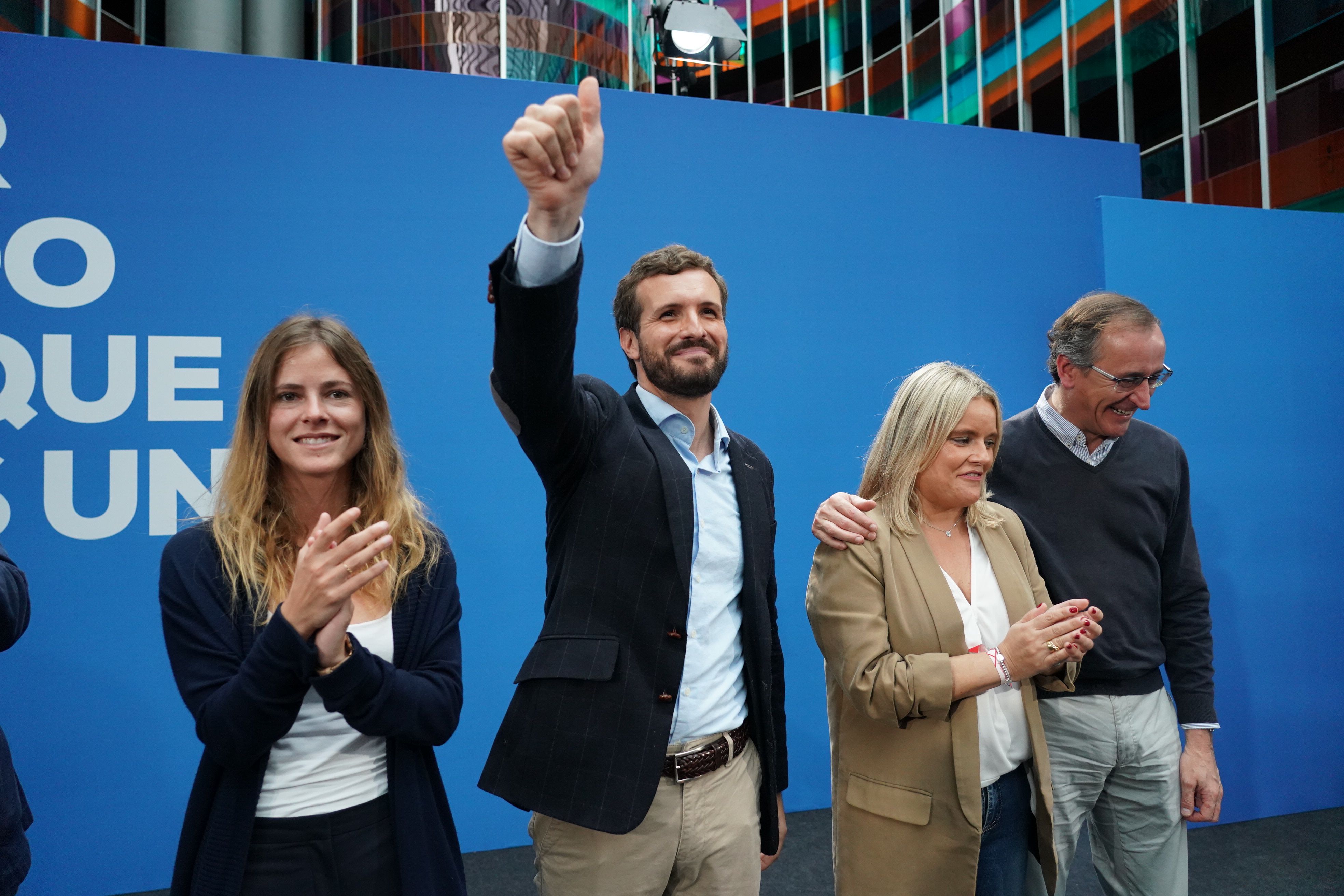 Beatriz Fanjul junto a Pablo Casado