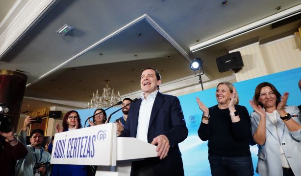 Elecciones Castilla y León: el PP de Mañueco gana, pero necesita a Vox para gobernar
