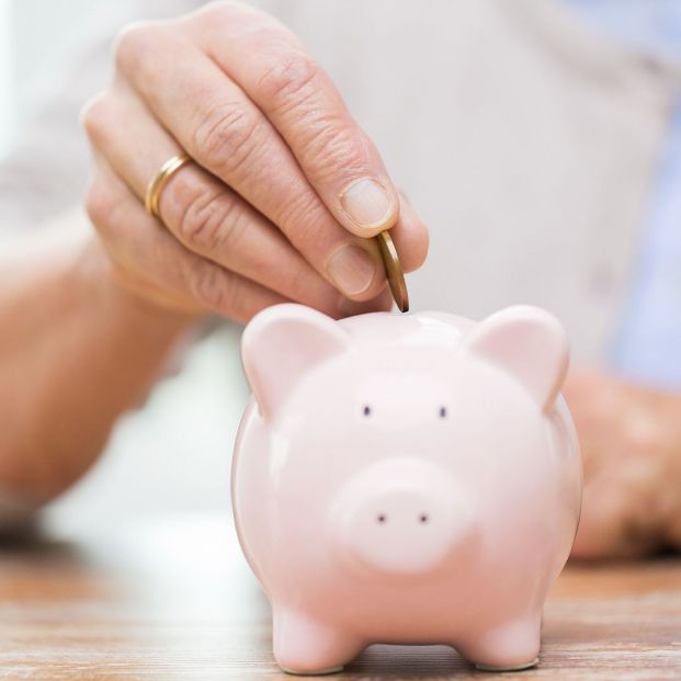 Los consumidores frágiles tienen dificultades para ahorrar. Fuente: BigStock.