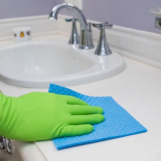 Cuidado con estos hábitos de limpieza: productos que mezclamos o usamos mal y pueden ser peligrosos