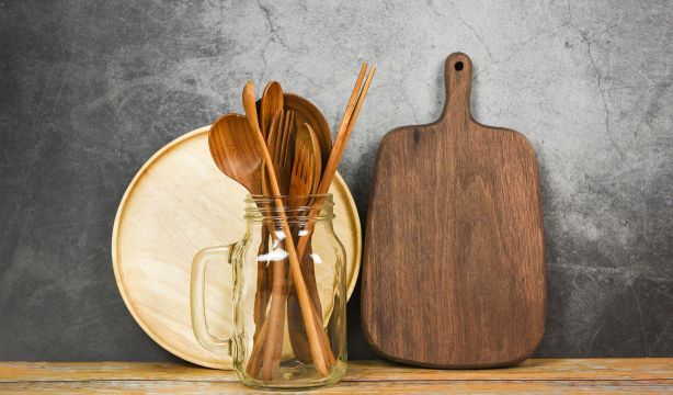 Utensilios de madera en la cocina: ventajas, riesgos y cómo cuidarlos para que duren más. Fuente: BigStock.