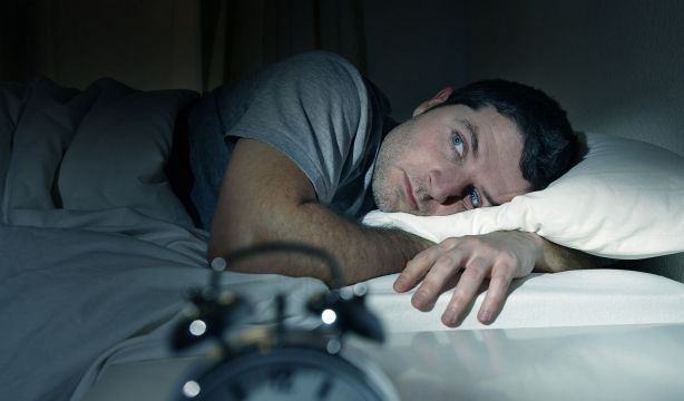 ¿Qué es la somnifobia? Cuando el miedo irracional a dormir impide descansar. Foto: Bigstock.