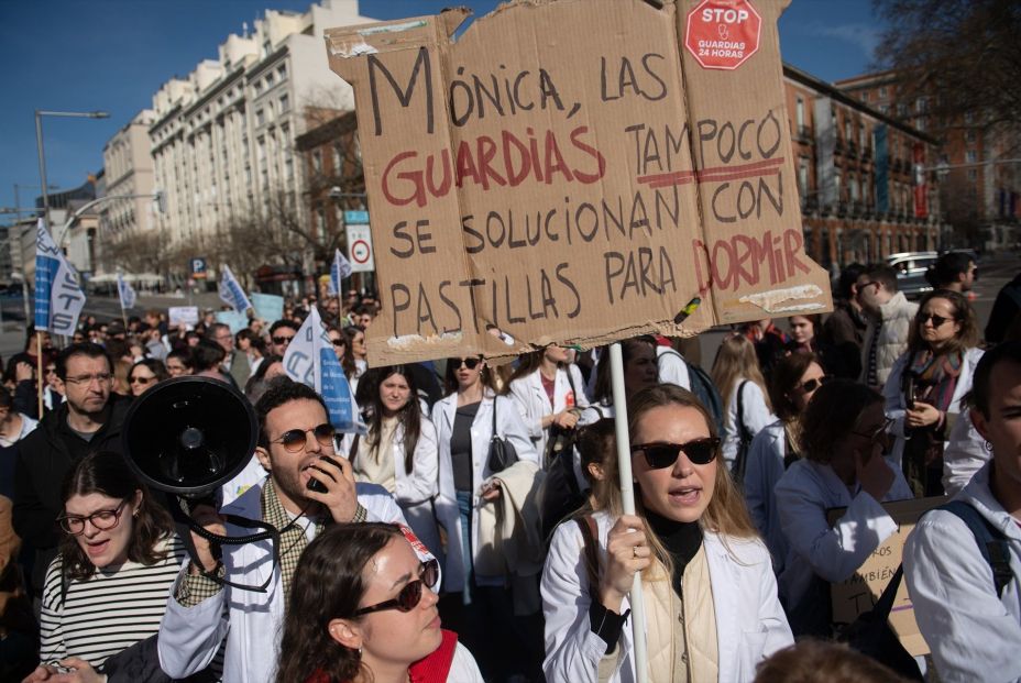 Cerca de 500 médicos exigen un Estatuto Marco propio frente al Ministerio de Sanidad Cerca de 500 médicos exigen un Estatuto Marco propio frente al Ministerio de Sanidad