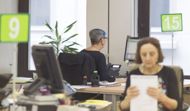 OCU pide eliminar la cita previa obligatoria en la Seguridad Social para trámites como la jubilación. Foto: EuropaPress
