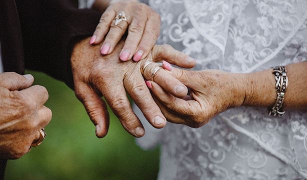Atención: si te casas con más de 55, esto es lo que debes pagar por los regalos de boda