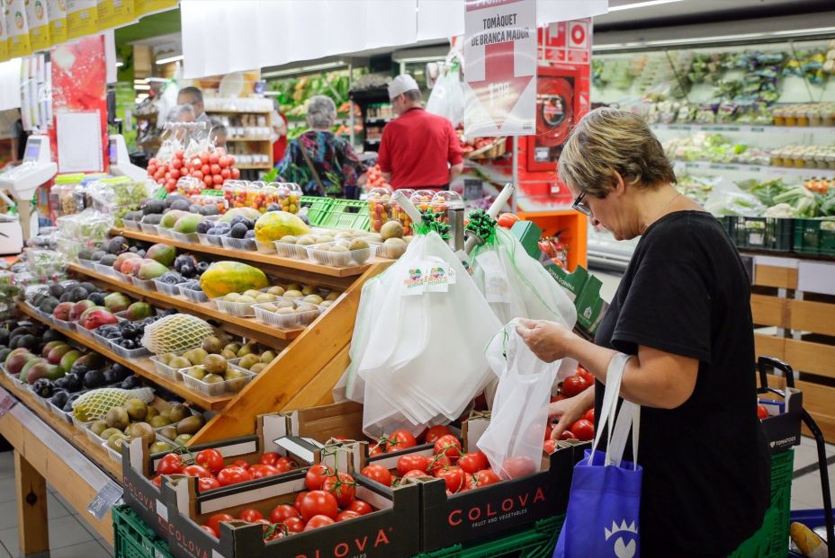 EuropaPress 2631478 seccion fruteria supermercado andorrano EuropaPress 2631478 seccion fruteria supermercado andorrano