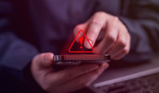 Cuidado: un SMS falso del INSS intenta robar datos a personas que están de baja médica. Fuente: BigStock.