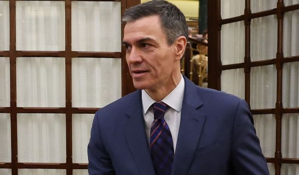 El CIS recorta la ventaja del PSOE sobre el PP y baja dos puntos a Vox