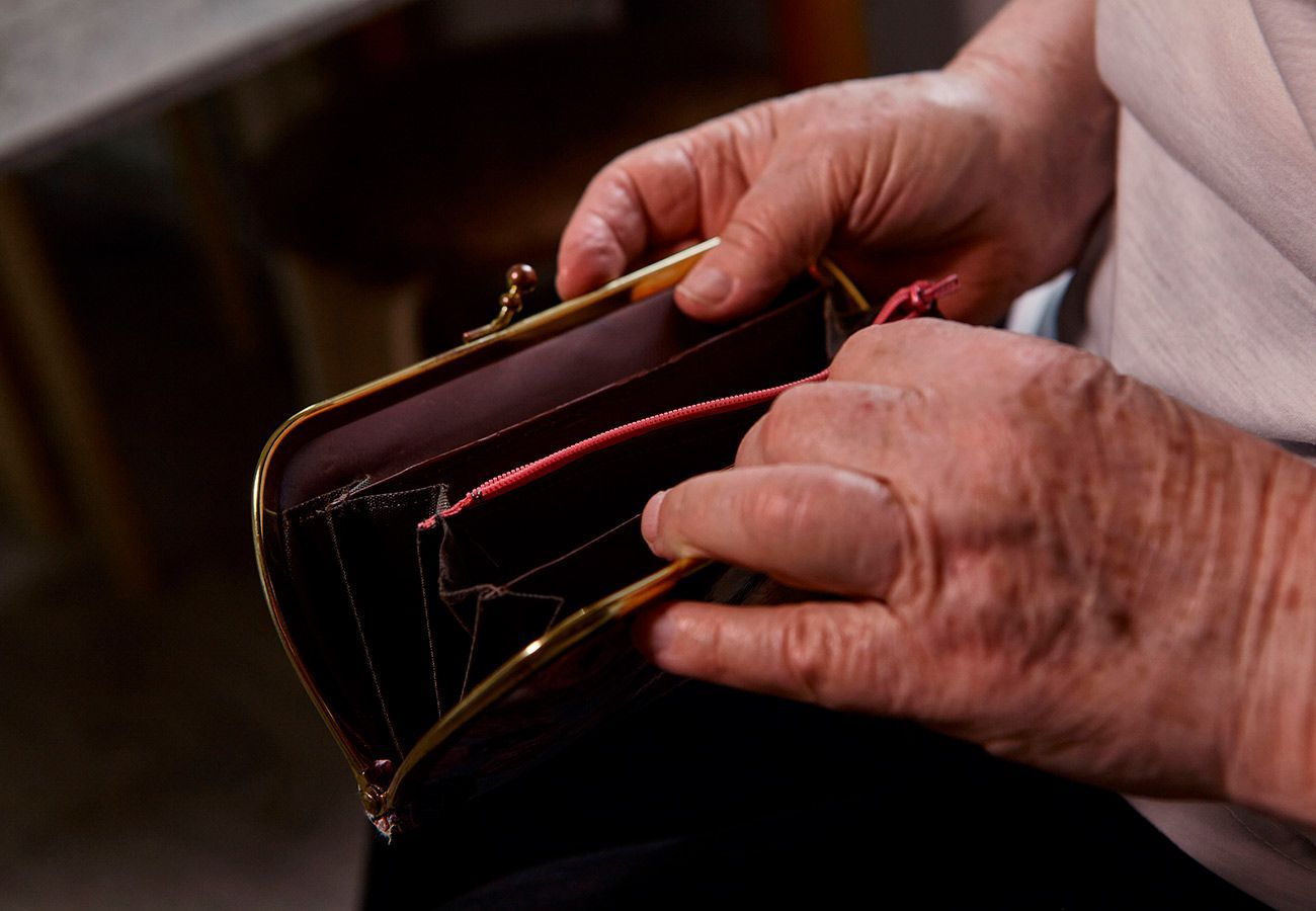 Los pensionistas, pendientes de las medidas del Gobierno contra la subida de precios por la guerra