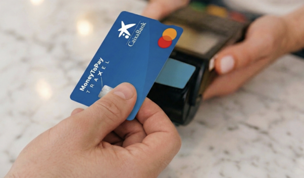 CaixaBank lanza una campaña para contratar gratis su tarjeta prepago para viajar sin comisiones