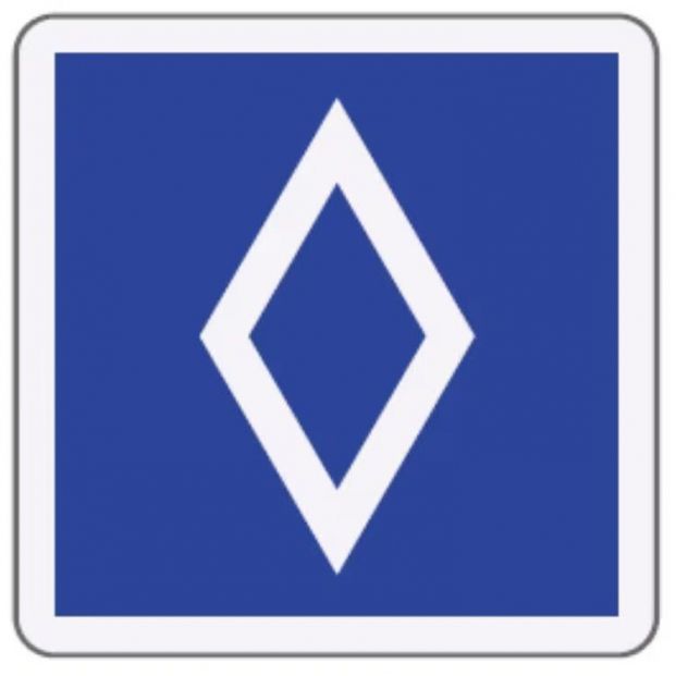 La señal del rombo blanco de la DGT: significado y la multa por incumplirla