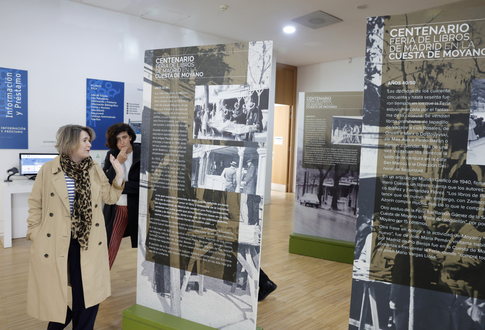 Una exposición itinerante muestra en fotografías los 100 años de la Cuesta de Moyano de Madrid
