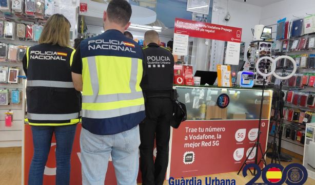 Cuidado con la 'estafa del router': 12 detenidos tras timar a 71 personas