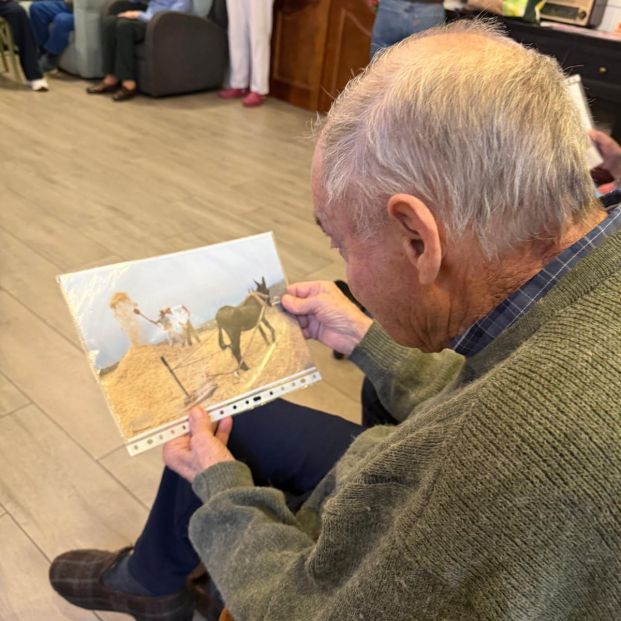 Taller de reminiscencia en la Residencia Santa María del Camino. Fotografía cedida por la propia residencia.