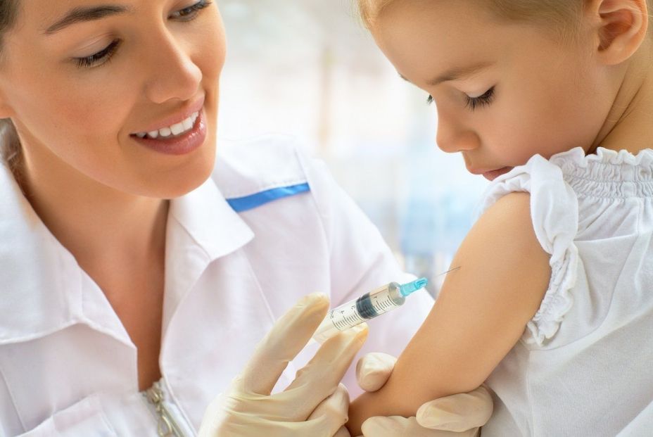 Esta vacuna se añadirá al calendario de bebés y adolescentes desde enero en Andalucía