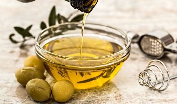 Piden la retirada de aceites de orujo de oliva por la excesiva presencia de MOAH
