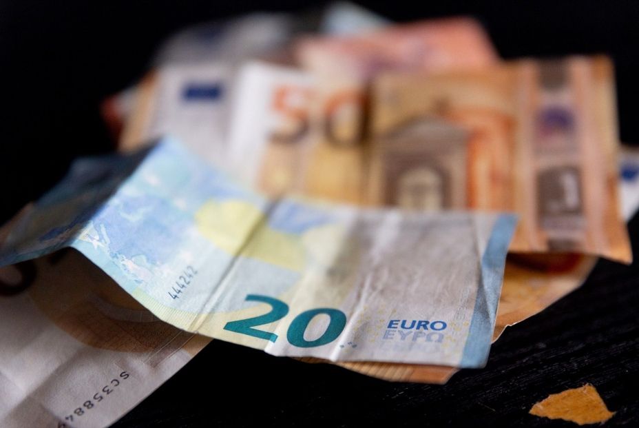 Se recomienda tener entre 70 y 100 euros en efectivo por persona. Fuente: Europa Press.