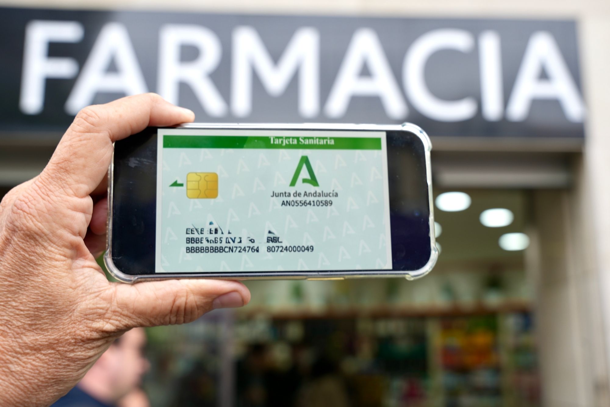 La tarjeta sanitaria virtual en Andalucía ya está disponible para teléfonos móviles y tabletas (Eduardo Briones / Europa Press)