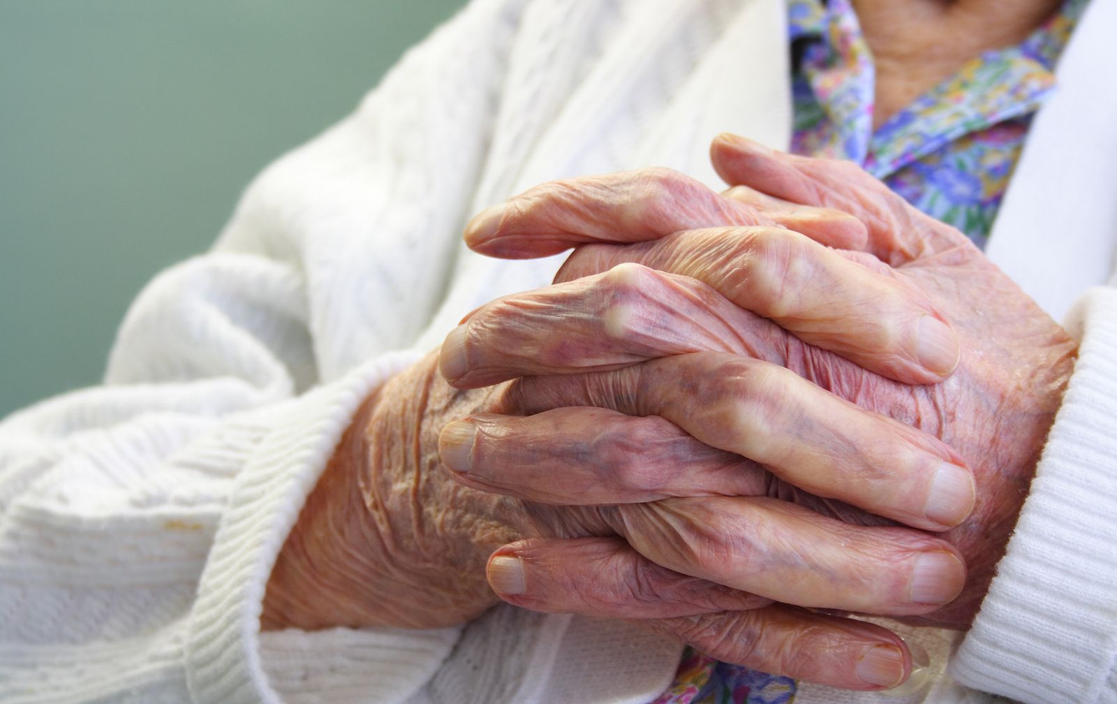 Fundación Pilares: "España debe elegir entre un modelo digno de cuidados o la refamiliarización"