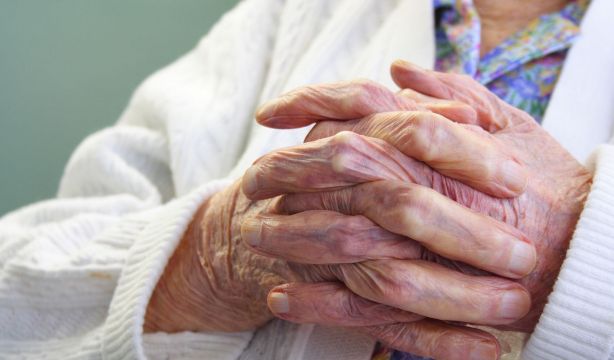 Fundación Pilares: "España debe elegir entre un modelo digno de cuidados o la refamiliarización"