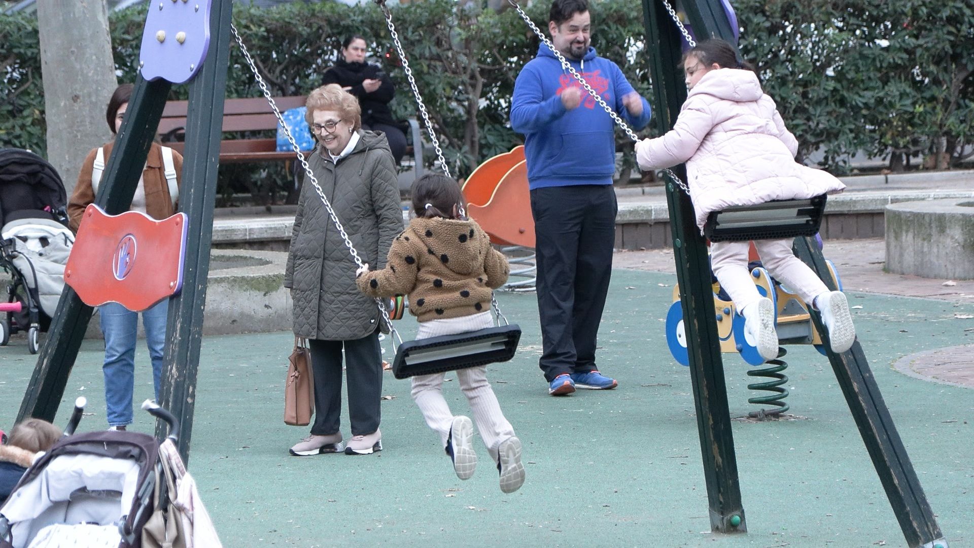 "Las actividades al aire libre pueden reducir el riesgo de desarrollar miopía hasta en un 50%"
